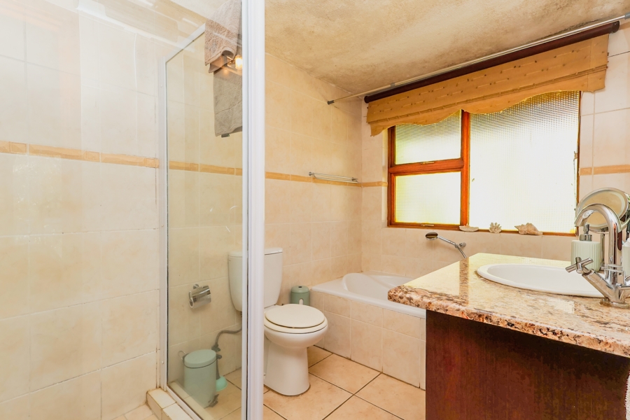 To Let 4 Bedroom Property for Rent in Lakeland North West